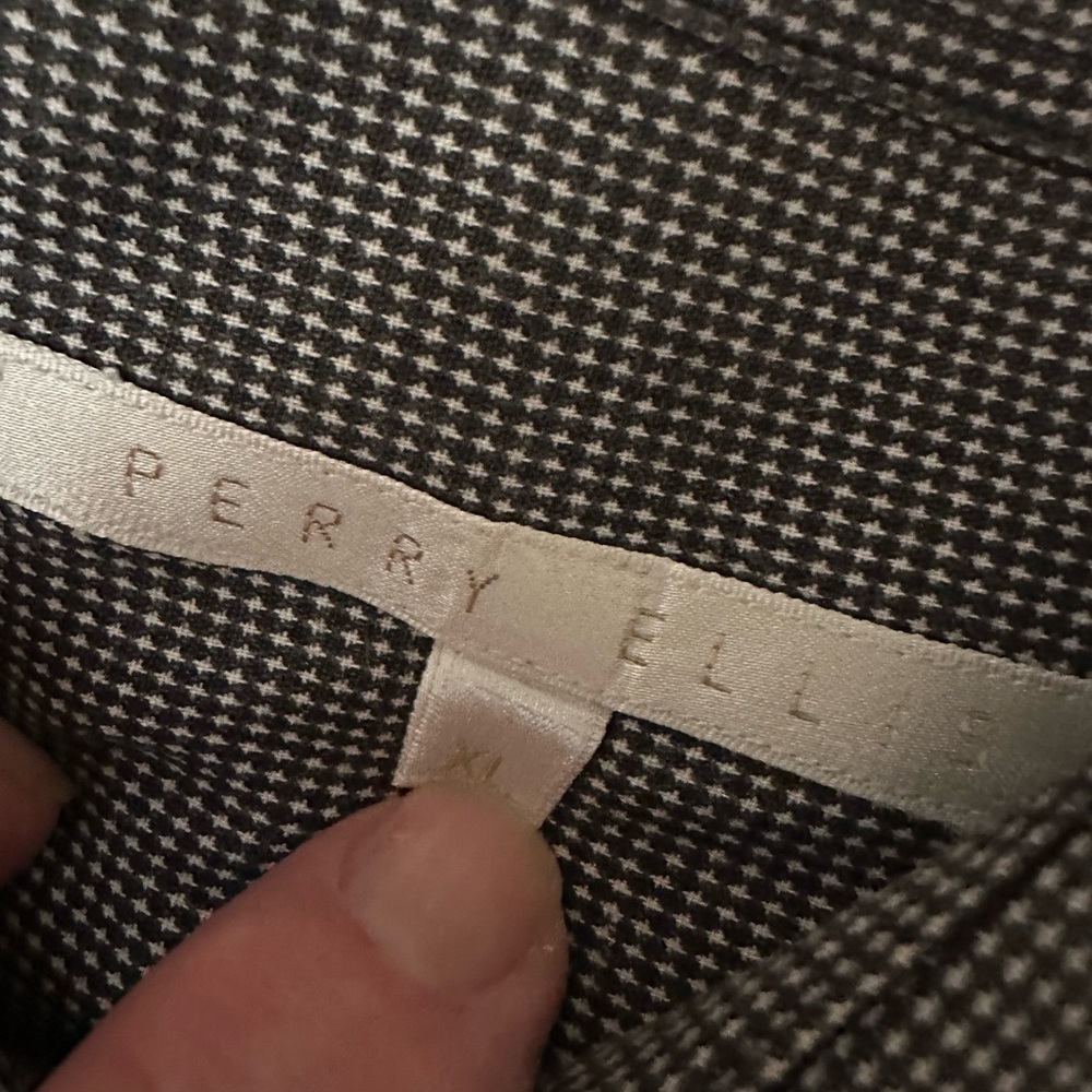 Perry Ellis Black Dress Shirt with Classic Styling - Picture 4 of 5